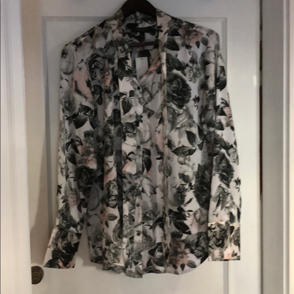 Beautiful tie neck blouse.